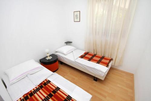 Apartments With A Parking Space Novi Vinodolski - 5600