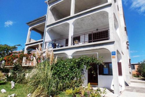 Apartments With A Parking Space Novi Vinodolski - 5600
