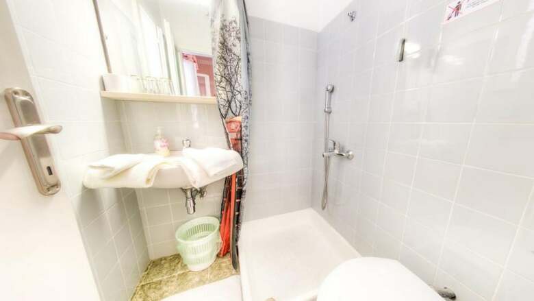 Hostal Guest House Vila Nina