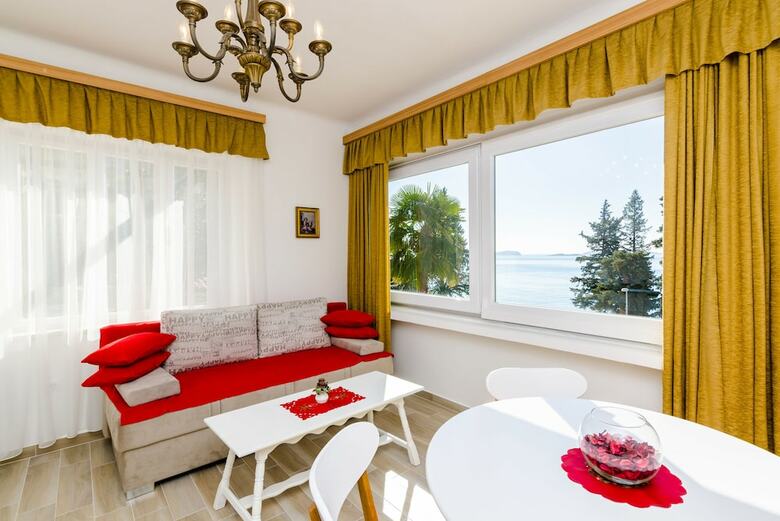 Hostal Guest House Vila Nina