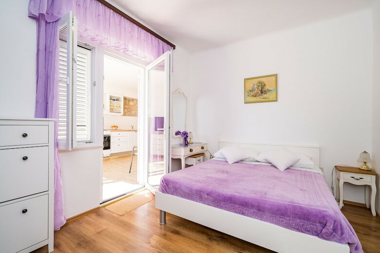 Hostal Guest House Vila Nina