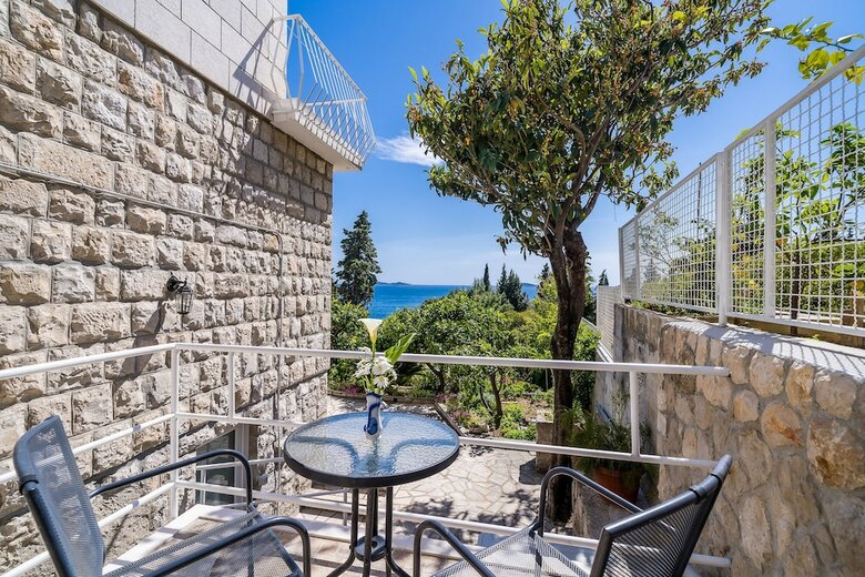 Hostal Guest House Vila Nina