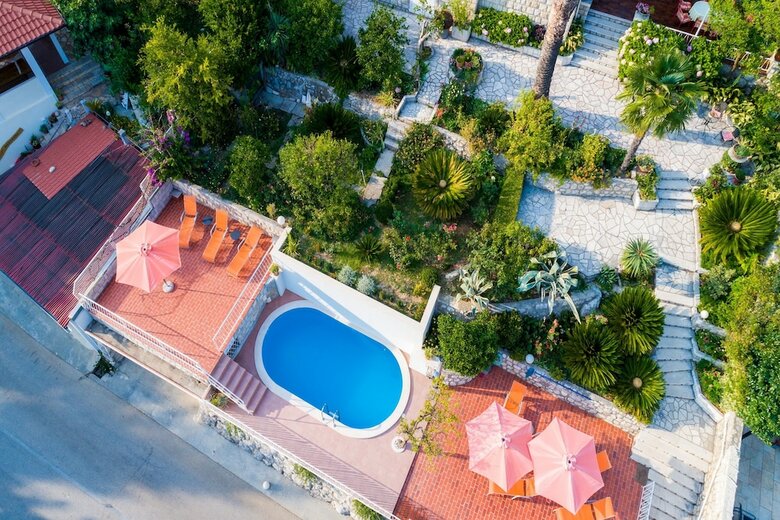 Hostal Guest House Vila Nina