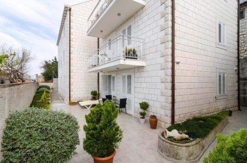 Apartments Mony