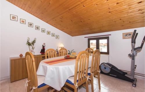 Three-bedroom Apartment Pula With A Fireplace 02