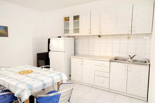 Apartments With A Parking Space Baska Voda (makarska) - 6057