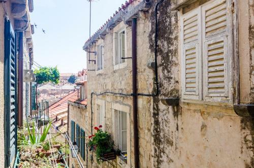 Old Town Economy Apartments