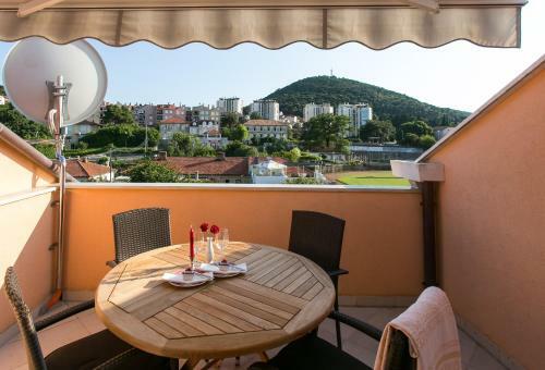 Apartments Miramare & Campara