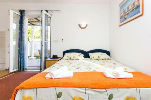 Apartments Miramare & Campara