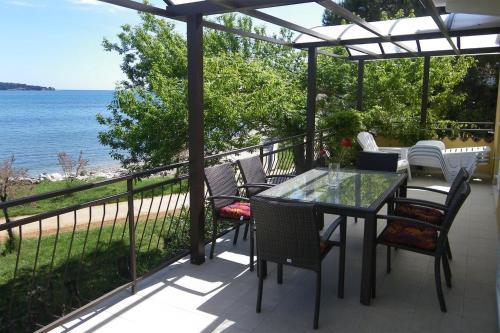 Family Friendly Seaside Apartments Novigrad - 7118