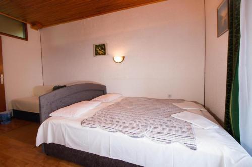 Apartments And Rooms With Parking Space Crikvenica - 5492