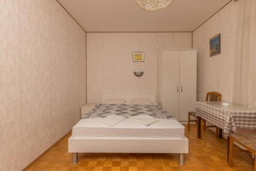 Apartments And Rooms With Parking Space Crikvenica - 5492