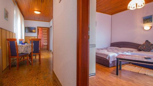 Apartments And Rooms With Parking Space Crikvenica - 5492