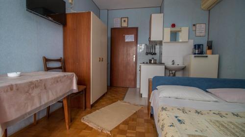 Apartments And Rooms With Parking Space Crikvenica - 5492