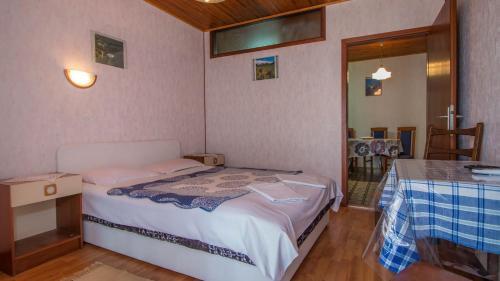 Apartments And Rooms With Parking Space Crikvenica - 5492