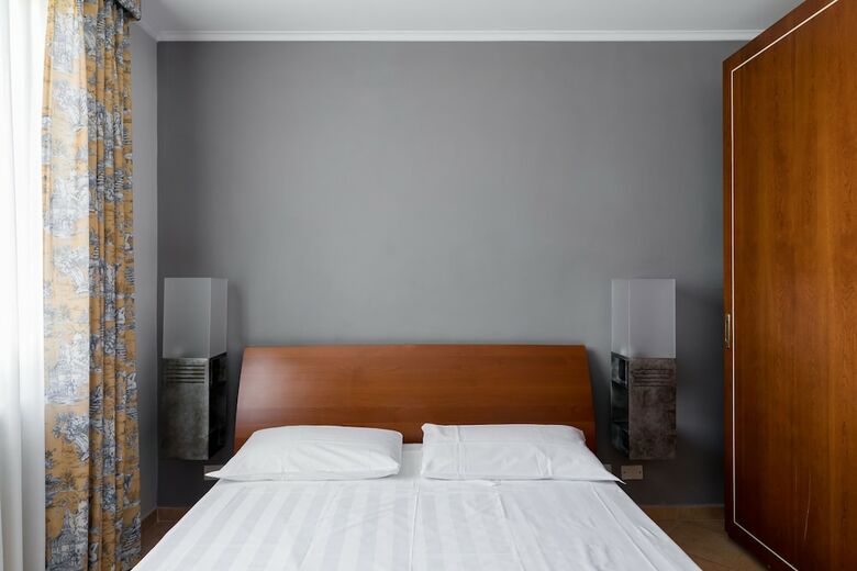 Hotel Crosti Apartments