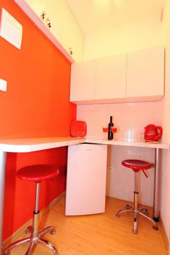Hostal Nirvana Rooms & Apartments