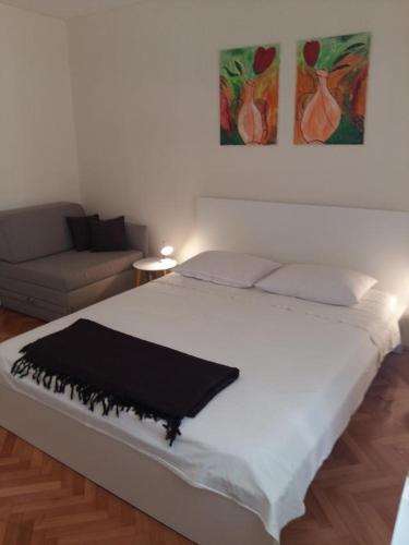 Hostal Triple Room Arbanija 1125a