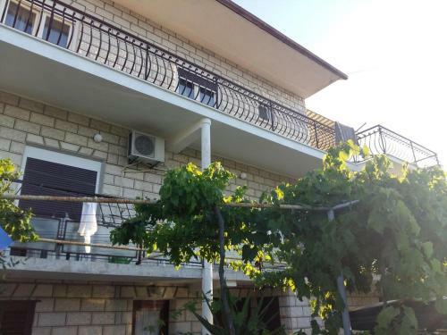 Hostal Triple Room Arbanija 1125a