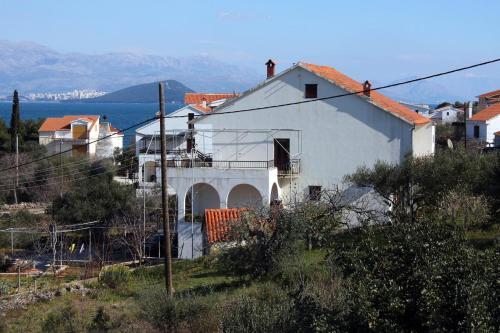 Hostal Triple Room Arbanija 1125a