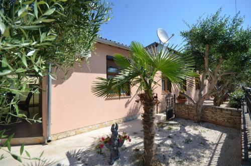 Apartments Kiki Banjole