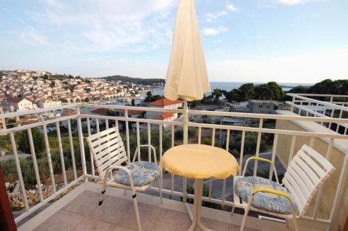 Apartments With A Parking Space Hvar - 5687