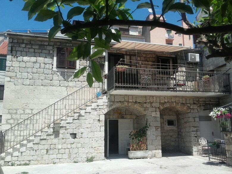 Hostal Apartments Merica