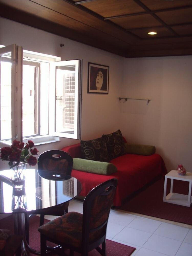 Hostal Apartments Merica