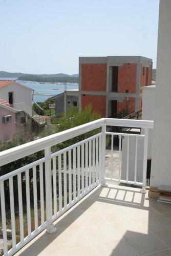 Apartment Rogoznica 4215a