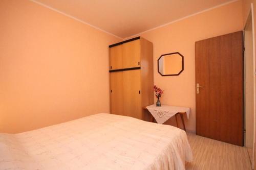 Apartment Novalja 4124e