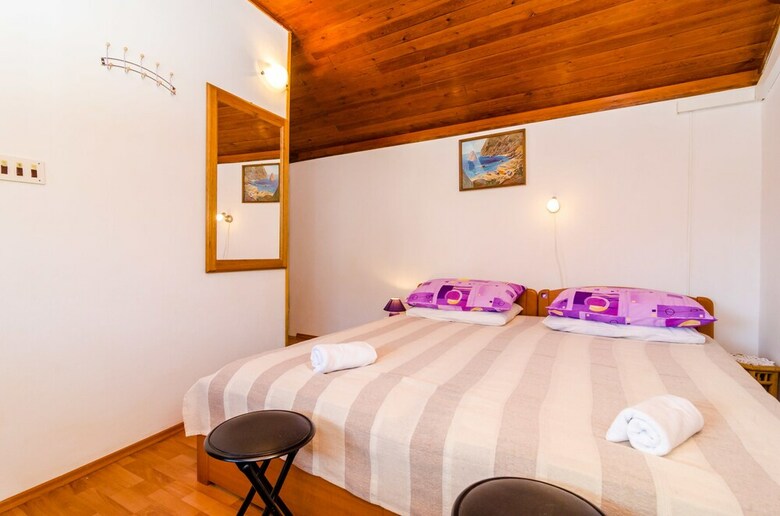 Apartments & Rooms Mihajica