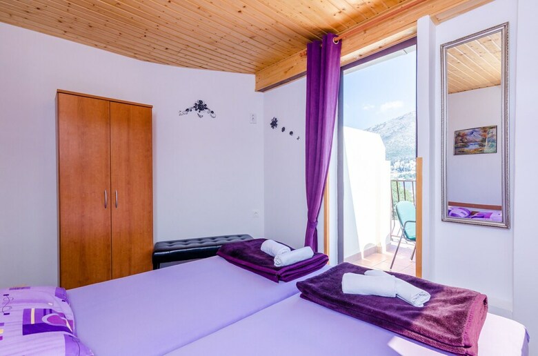 Apartments & Rooms Mihajica