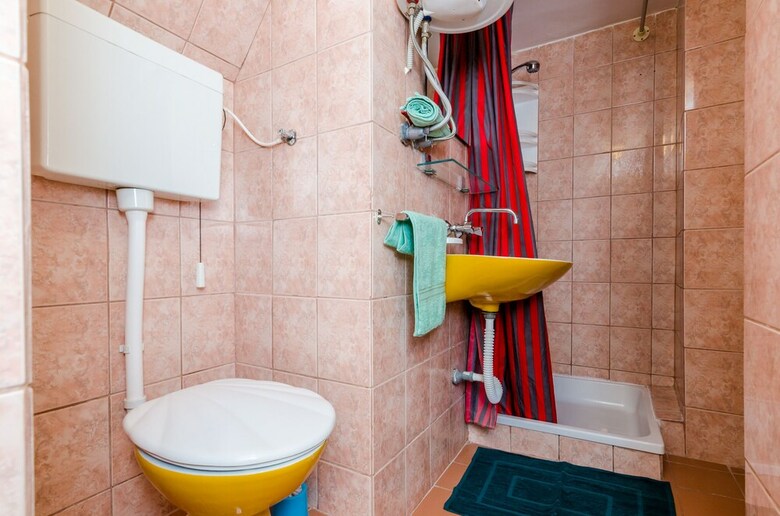 Apartments & Rooms Mihajica
