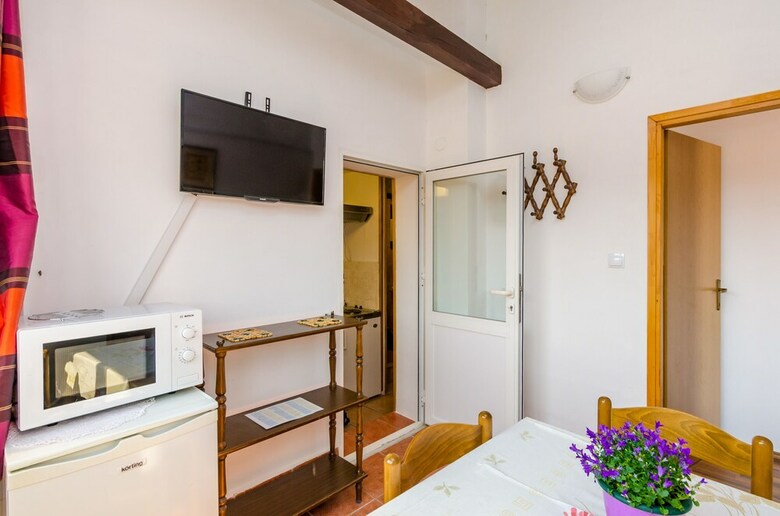 Apartments & Rooms Mihajica