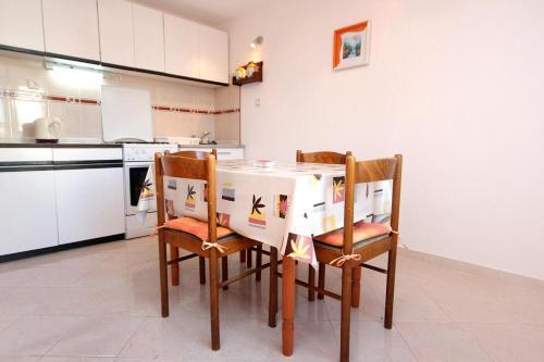 Apartment Slatine 2039a