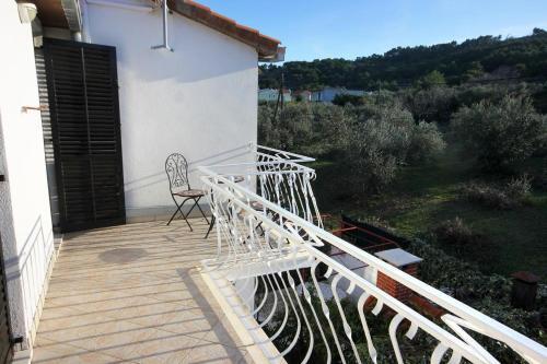 Apartment Slatine 2039a