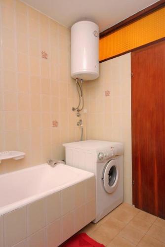 Apartment Slatine 2039a