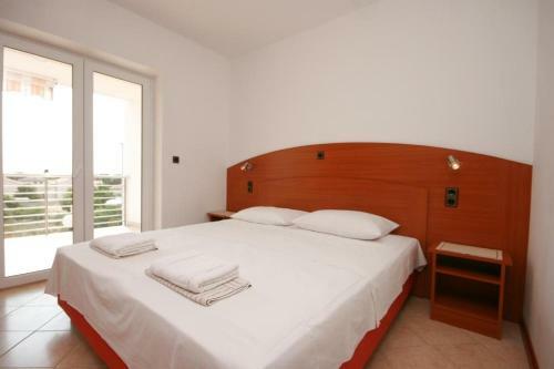 Apartment Novalja 6398a