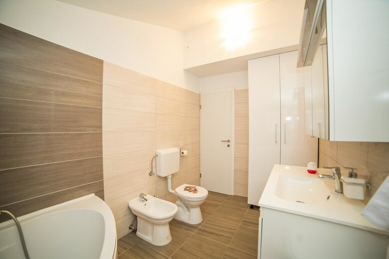Apartments Ina