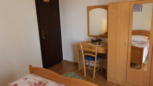 Apartment In Malinska 23