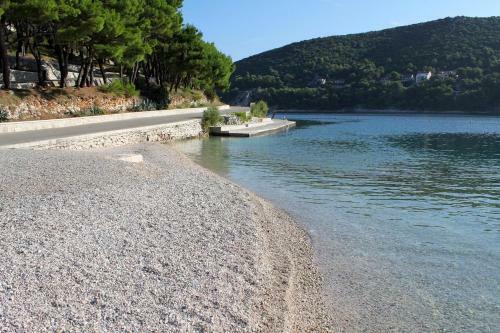 Apartment Pucisca 756b