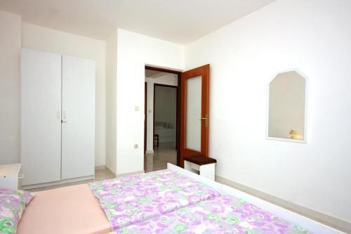 Apartments With A Parking Space Barbat (rab) - 4962