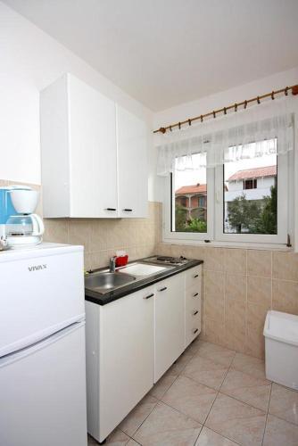 Apartments With A Parking Space Barbat (rab) - 4962
