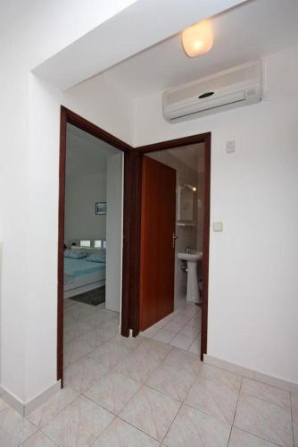 Apartments With A Parking Space Barbat (rab) - 4962