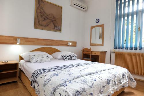 Hostal Stela Apartments