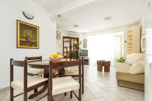Apartments Varos