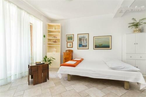Apartments Varos