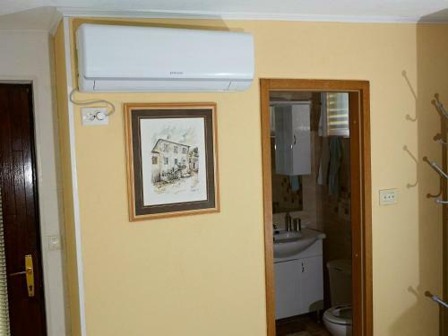 Hostal Room In Little House Marjan