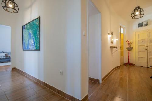 Amphitheater Apartment