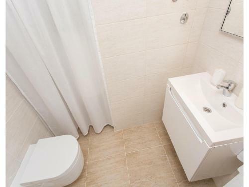 Two-bedroom Holiday Home In Sveti Vid
